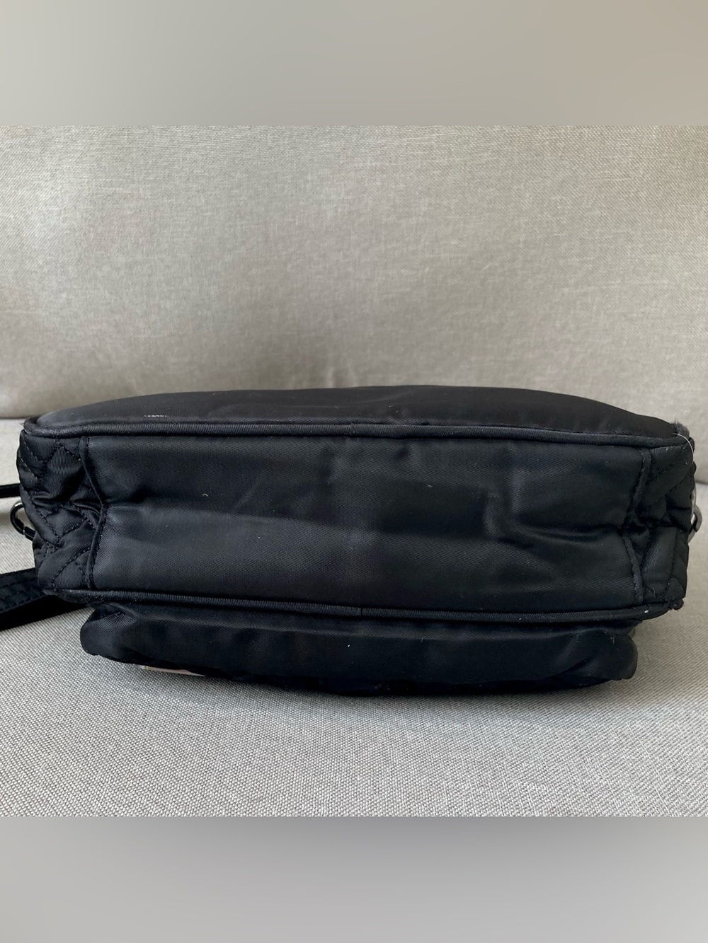 Lug Carousel XL RFID Crossbody & Belt Bag Black Quilted Travel Organizer EUC - Picture 10 of 12